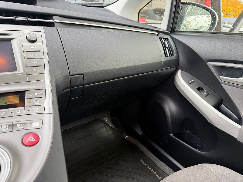 Used 2015 Toyota Prius Three image 17
