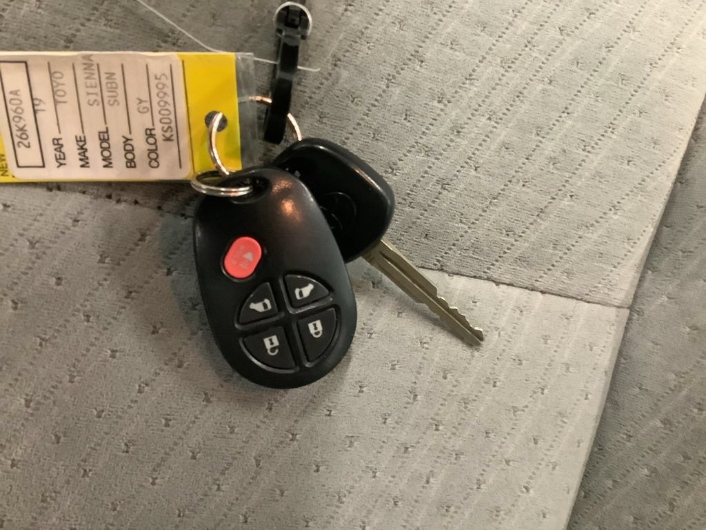 Used 2019 Toyota Sienna LE FWD image 34