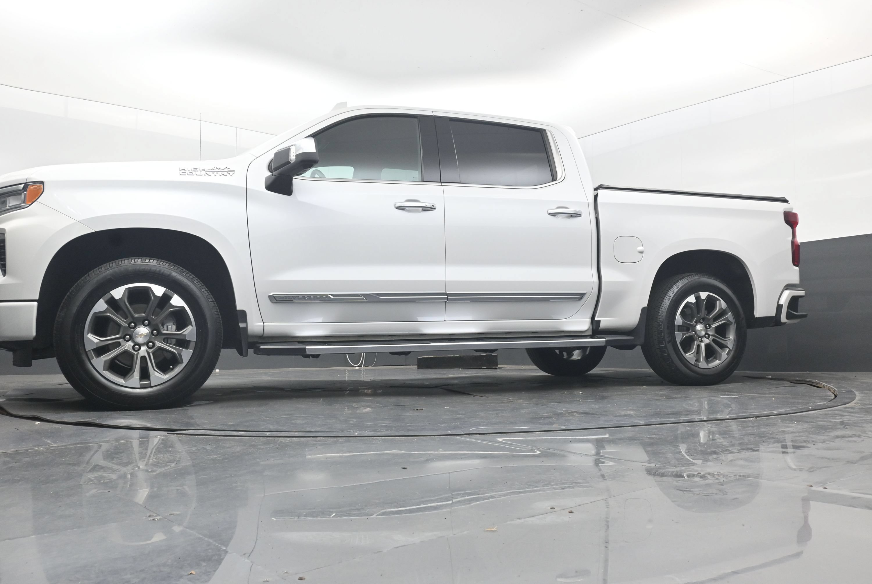 Used 2024 Chevrolet Silverado 1500 High Country w/ Z71 Off-Road Package AWD/4WD image 30