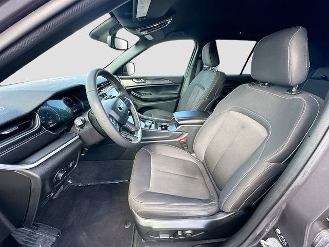 Used 2024 Jeep Grand Cherokee Laredo image 19