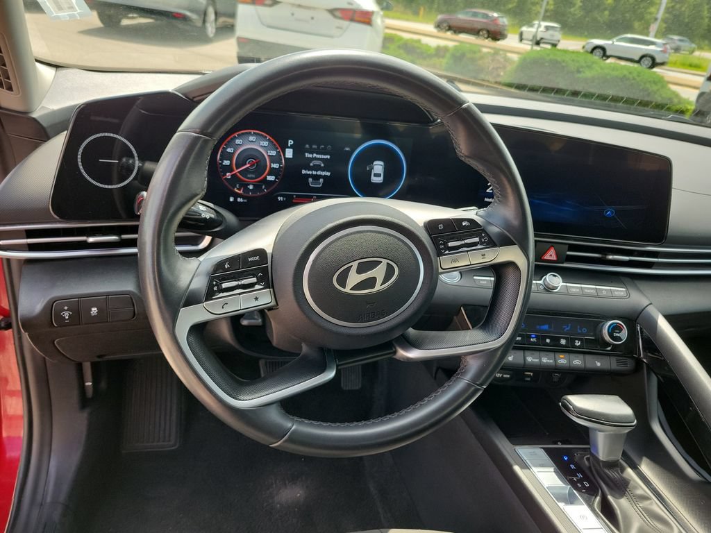 Used 2025 Hyundai Elantra SEL FWD image 22
