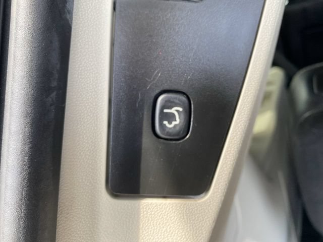 Used 2014 Chrysler Town & Country Touring-L w/ Driver Convenience Group FWD image 31
