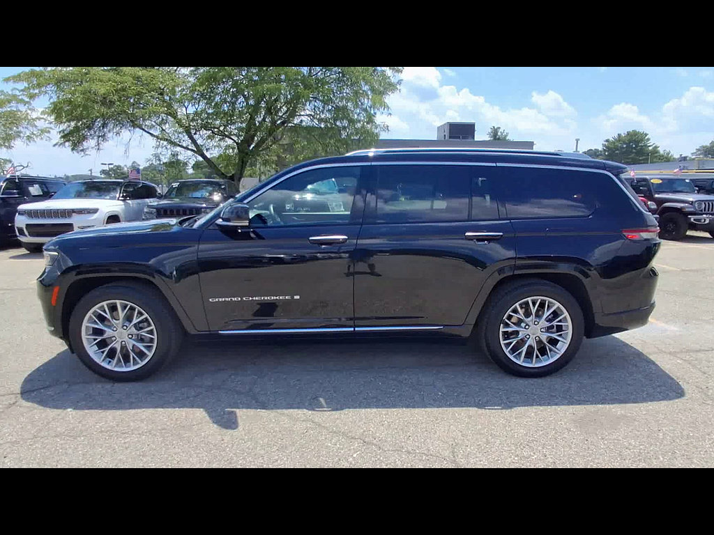 Certified 2023 Jeep Grand Cherokee L Summit w/ Advanced Protech Group IV AWD/4WD image 5