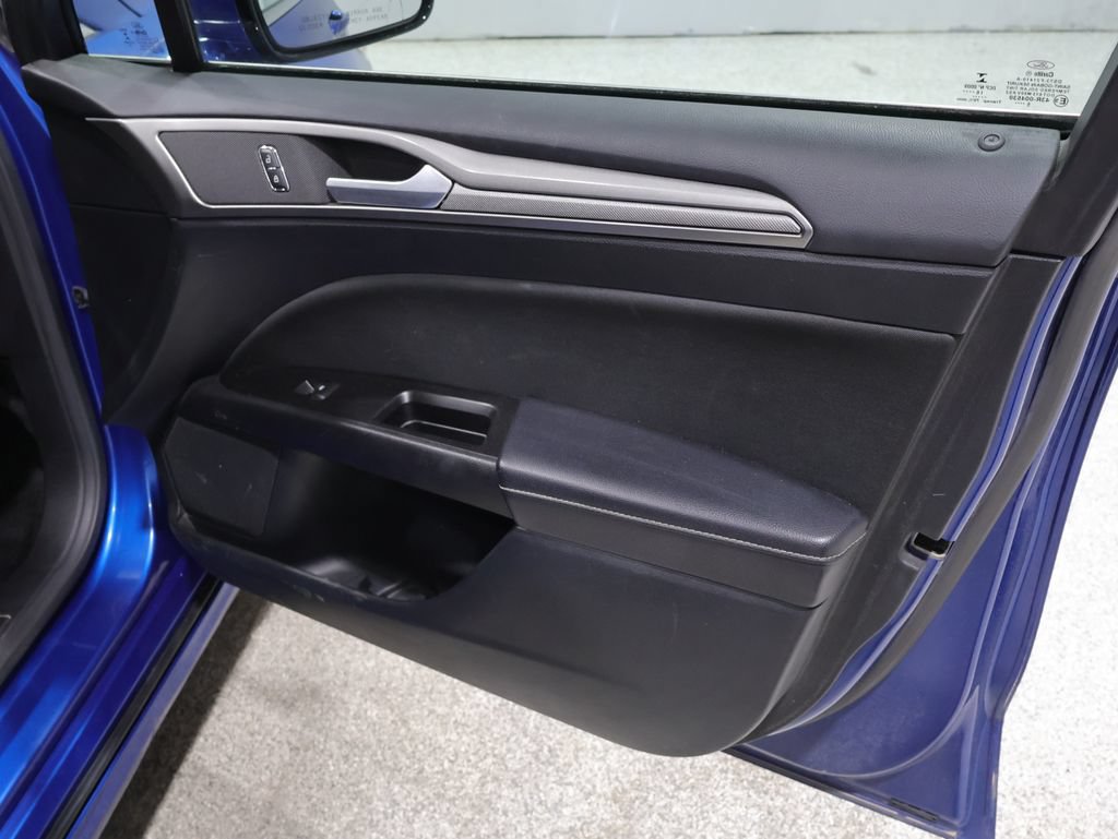 Used 2017 Ford Fusion SE FWD image 23