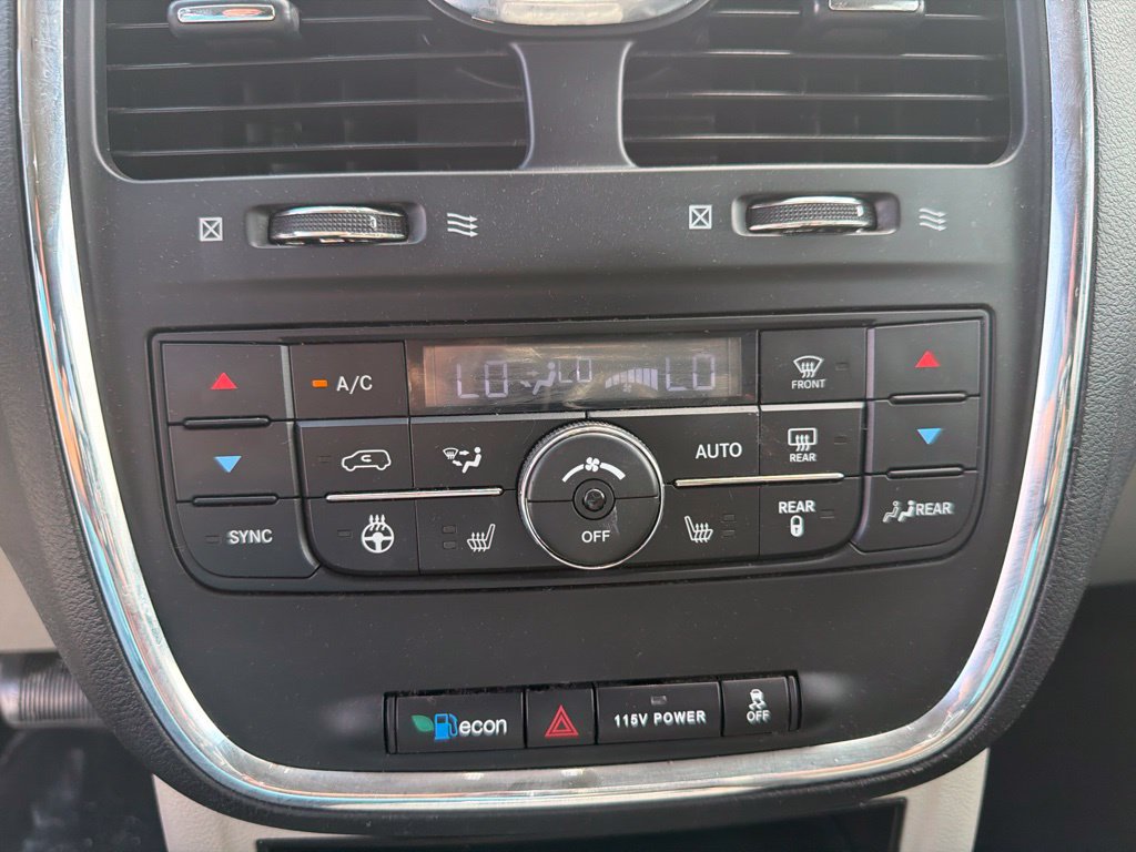 Used 2015 Chrysler Town & Country Touring-L w/ Driver Convenience Group FWD image 24