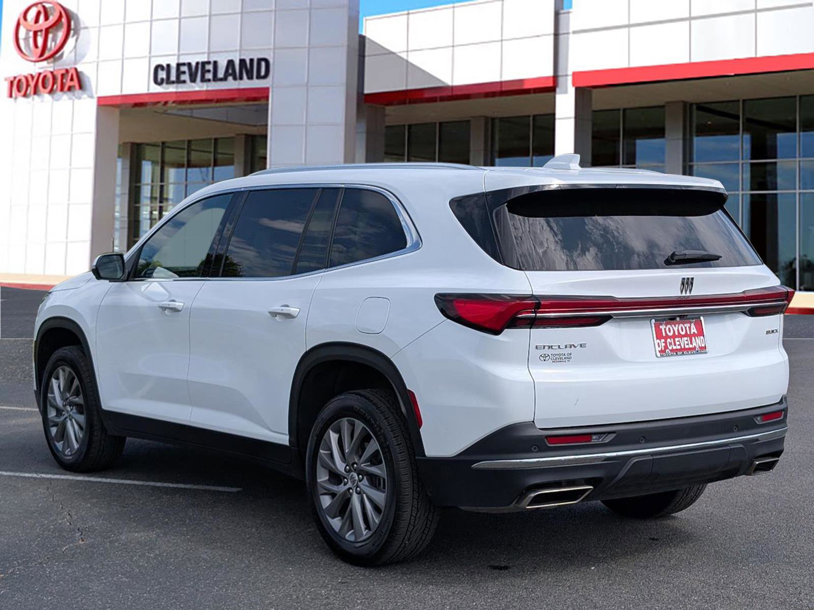 Used 2025 Buick Enclave Preferred FWD image 7