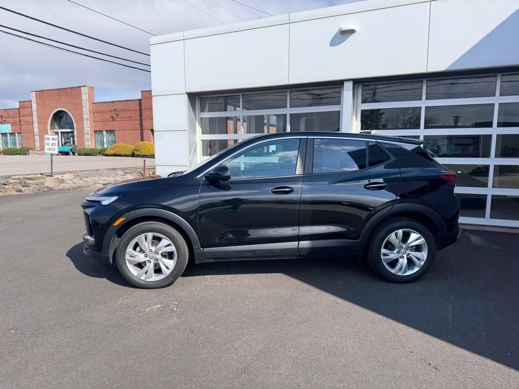 Used 2024 Buick Encore GX Preferred image 2