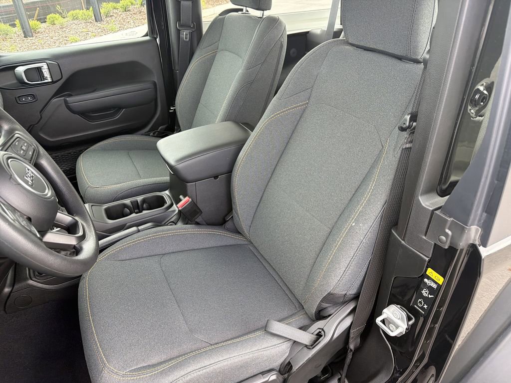 Used 2025 Jeep Wrangler Sport AWD/4WD image 16