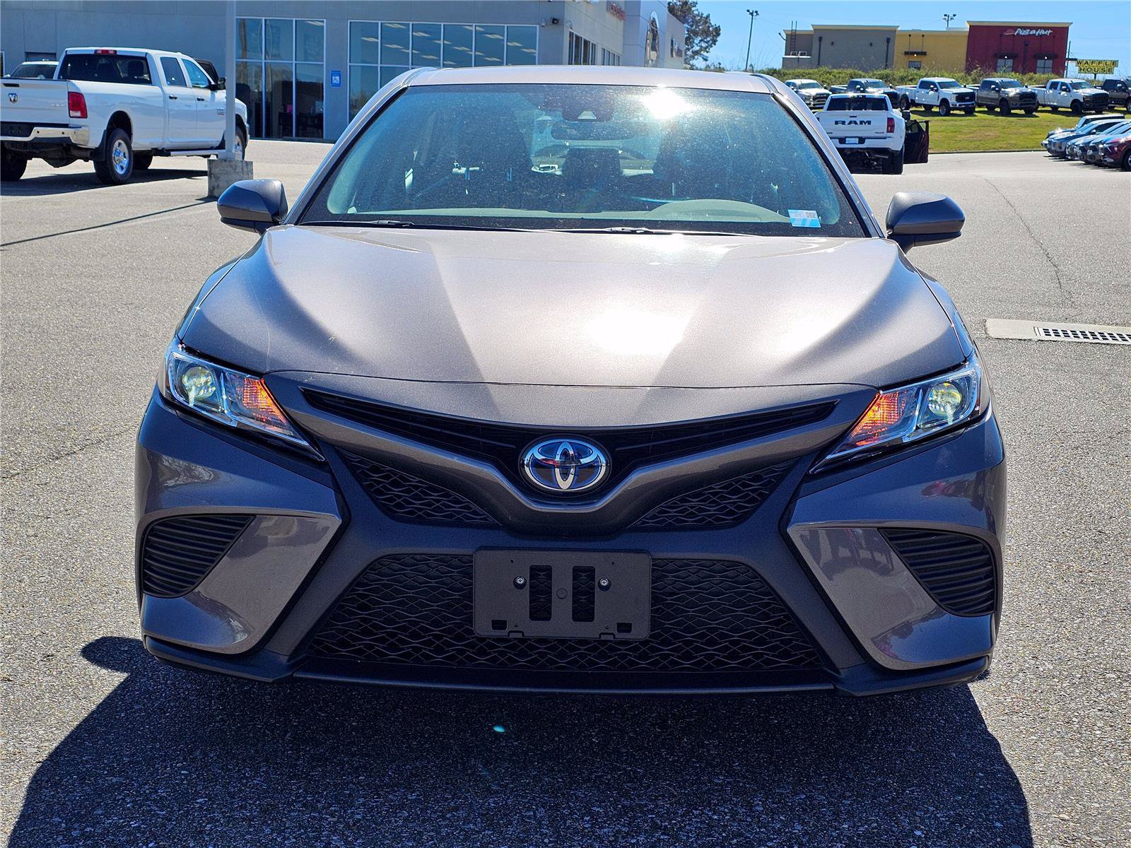 Used 2020 Toyota Camry SE FWD image 2