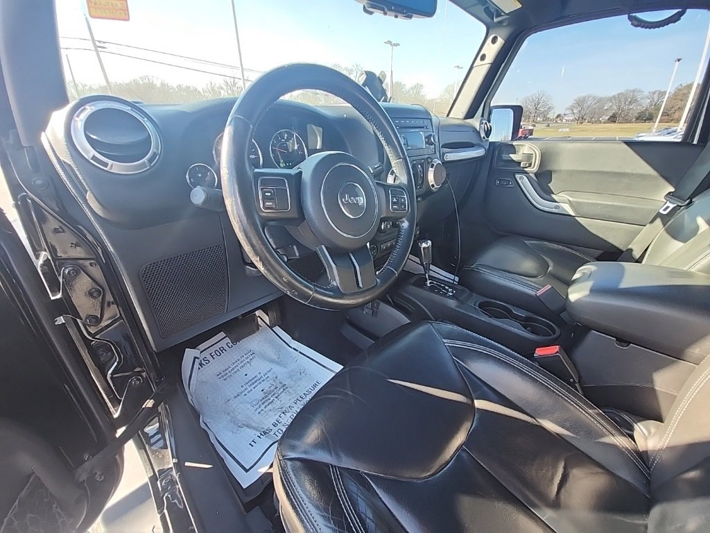 Used 2015 Jeep Wrangler Unlimited Sahara image 14