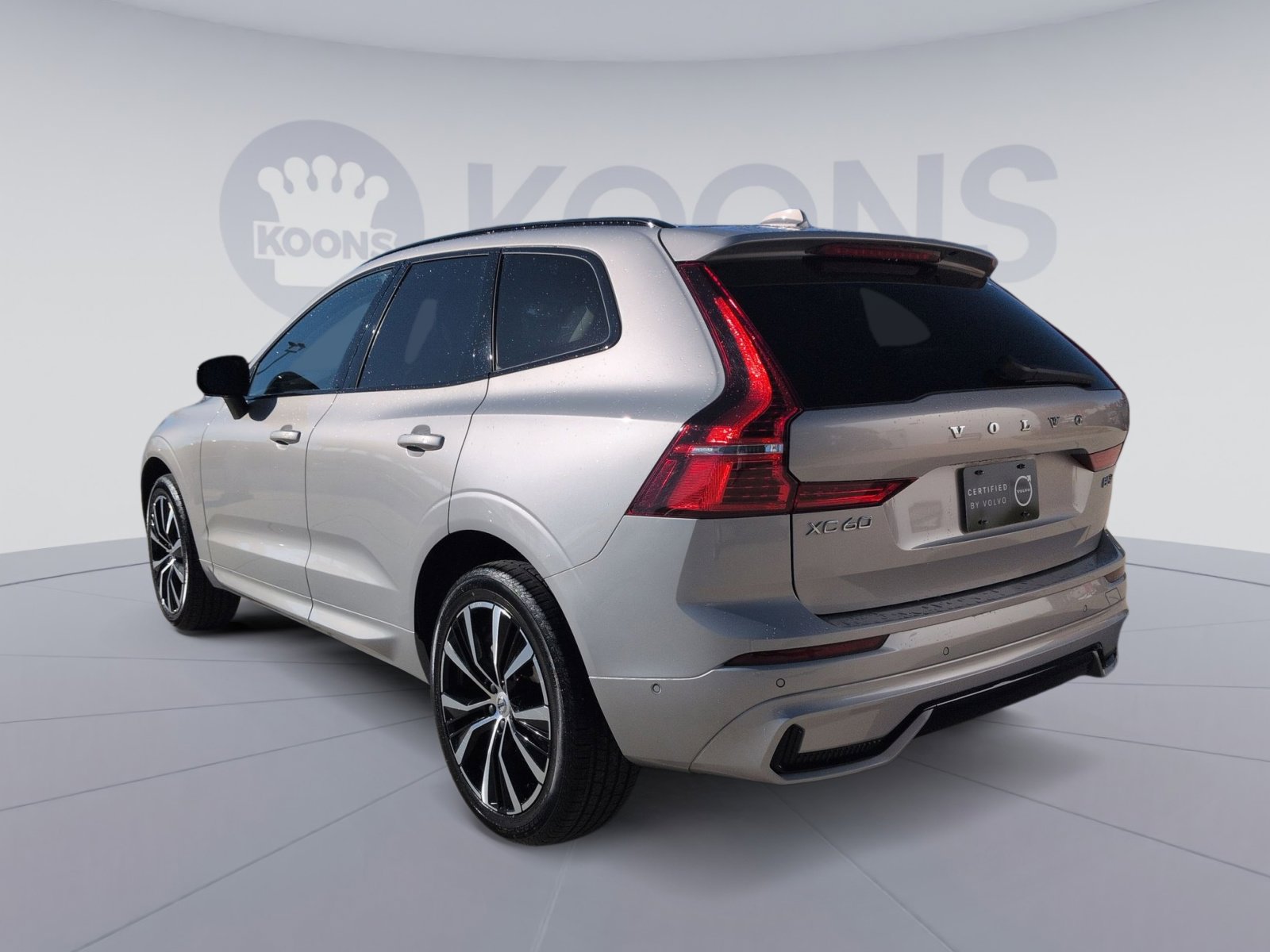 Certified 2025 Volvo XC60 B5 Plus image 4