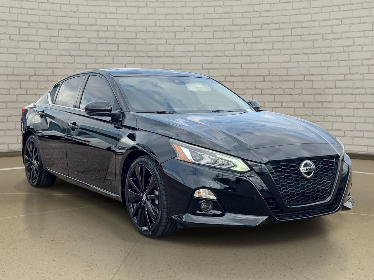 Certified 2022 Nissan Altima 2.5 SR w/ Midnight Edition Package FWD image 3