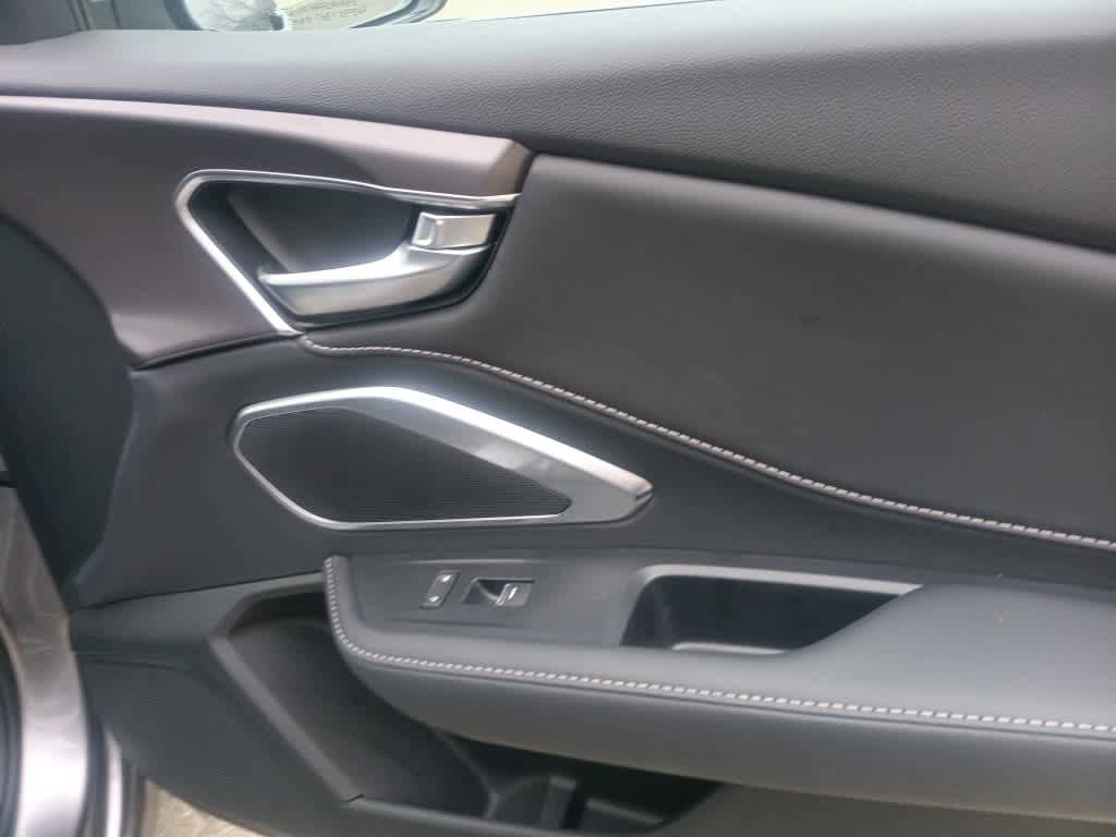 Used 2025 Acura RDX SH-AWD image 28