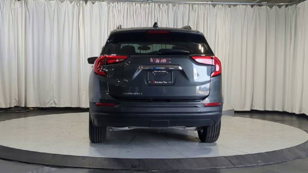 Used 2019 GMC Terrain SLE w/ Driver Convenience Package FWD image 9
