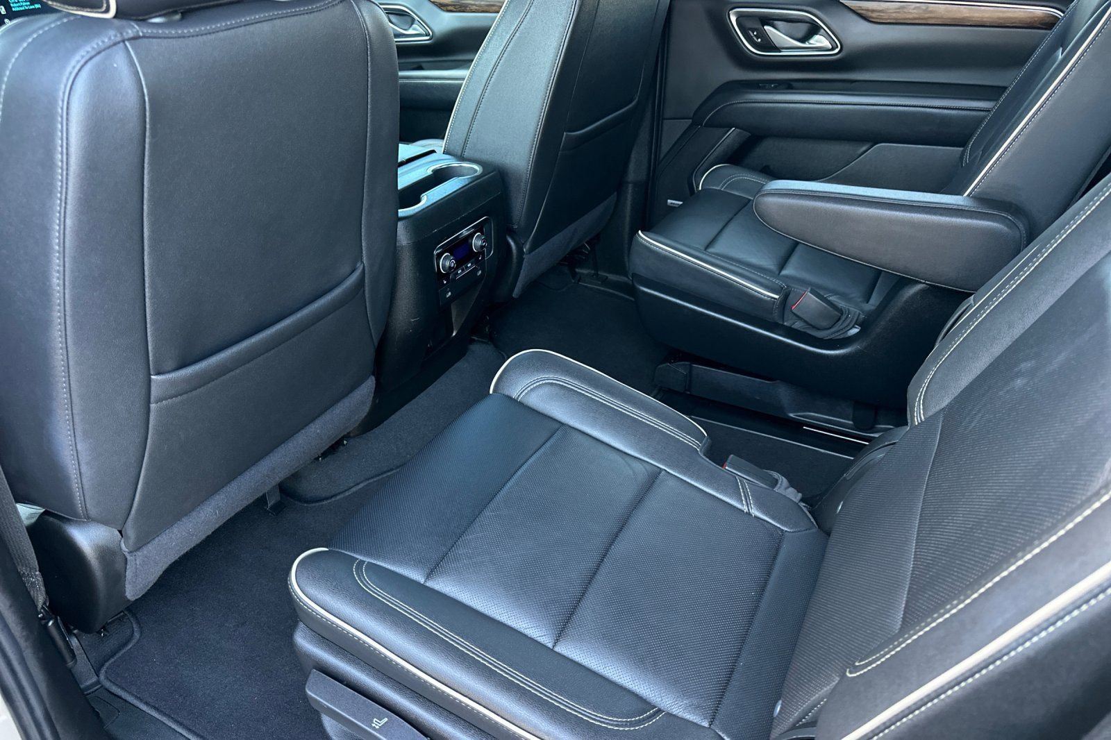 Used 2024 Chevrolet Tahoe Premier AWD/4WD image 14