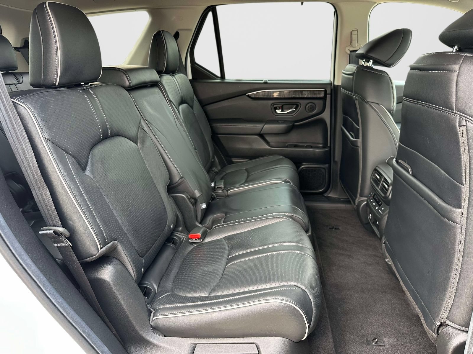 Used 2025 Honda Pilot Elite image 11