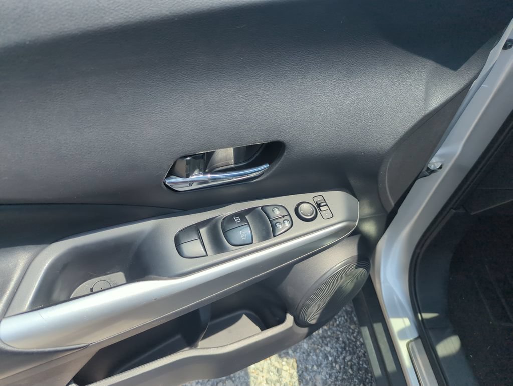 Used 2019 Nissan Kicks SR w/ SR Premium Package FWD image 19