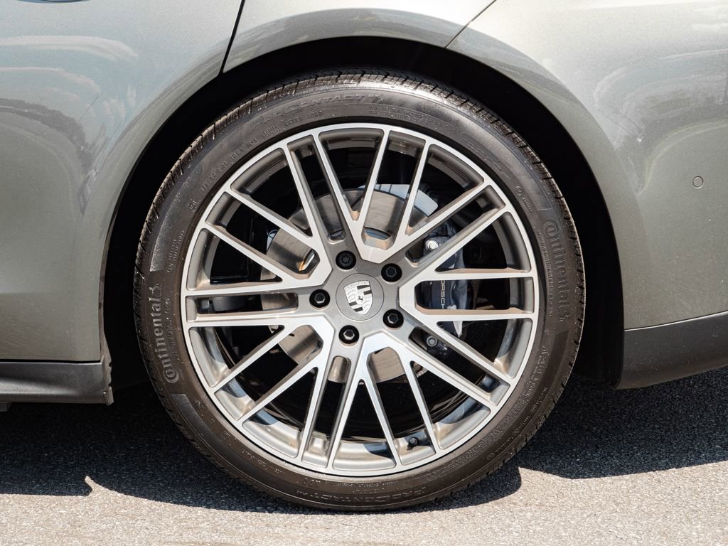 Certified 2025 Porsche Panamera 4 image 37