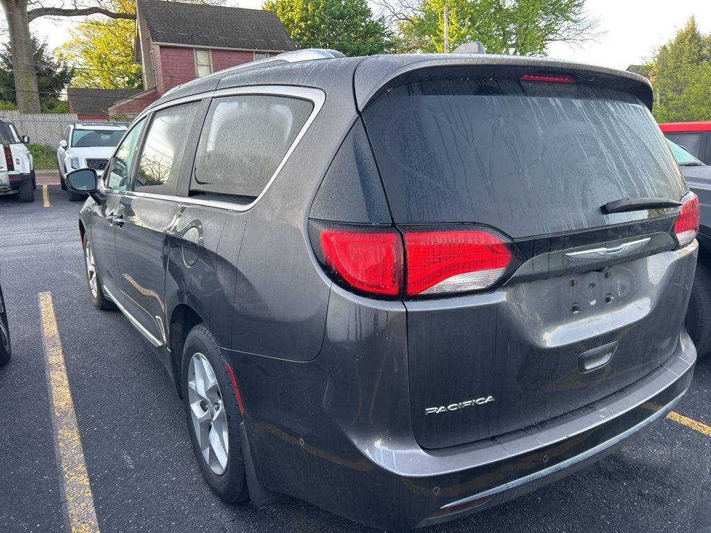 Used 2017 Chrysler Pacifica Touring-L Plus w/ Advanced Safetytec Group FWD image 7