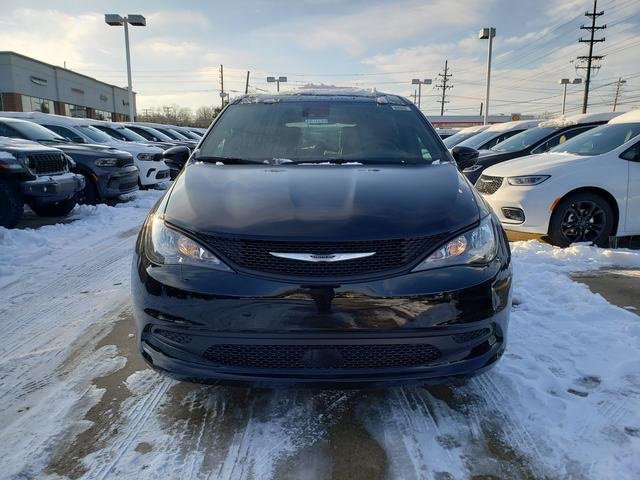 New 2026 Chrysler Voyager LX image 2