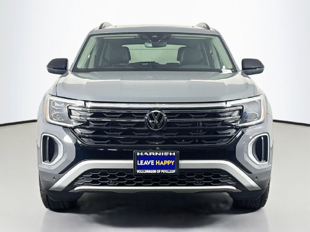 Certified 2024 Volkswagen Atlas Peak Edition SE AWD/4WD image 2