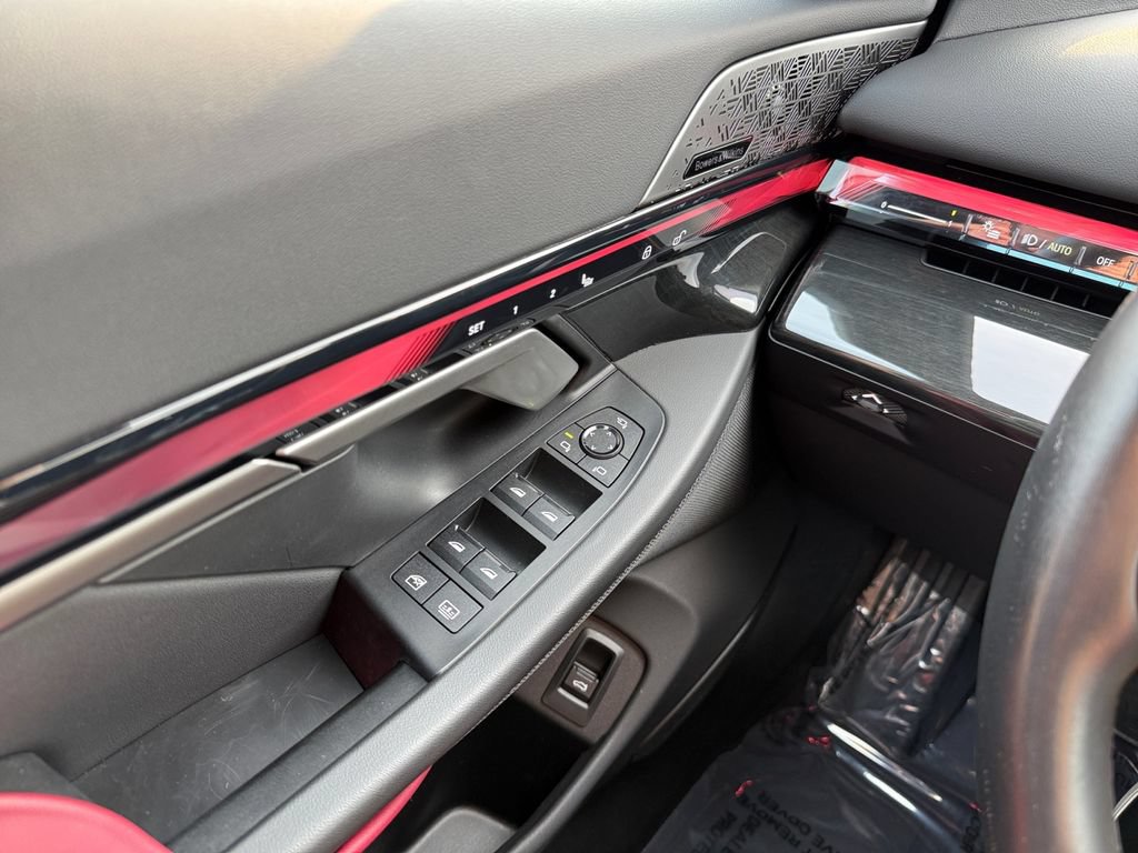 Certified 2025 BMW 550e xDrive w/ Executive Package AWD/4WD image 30