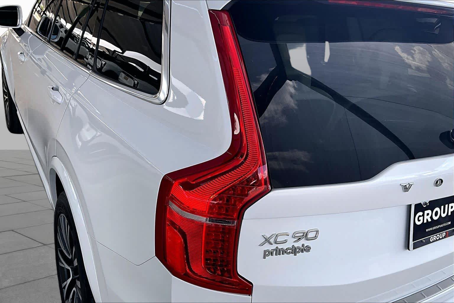 Used 2021 Volvo XC90 T5 Momentum w/ Protection Package Premier FWD image 29