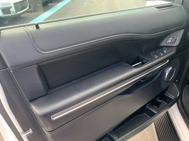 Used 2019 Ford Expedition XLT w/ Equipment Group 202A AWD/4WD image 19
