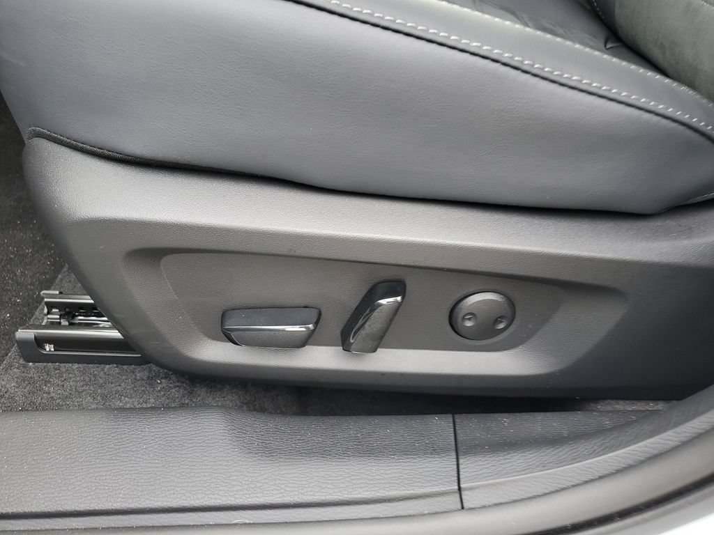 New 2026 Mitsubishi Outlander AWD image 17