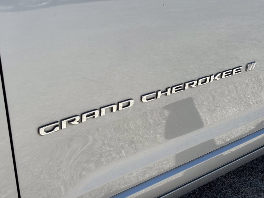 Used 2023 Jeep Grand Cherokee L Overland w/ Luxury Tech Group IV AWD/4WD image 11