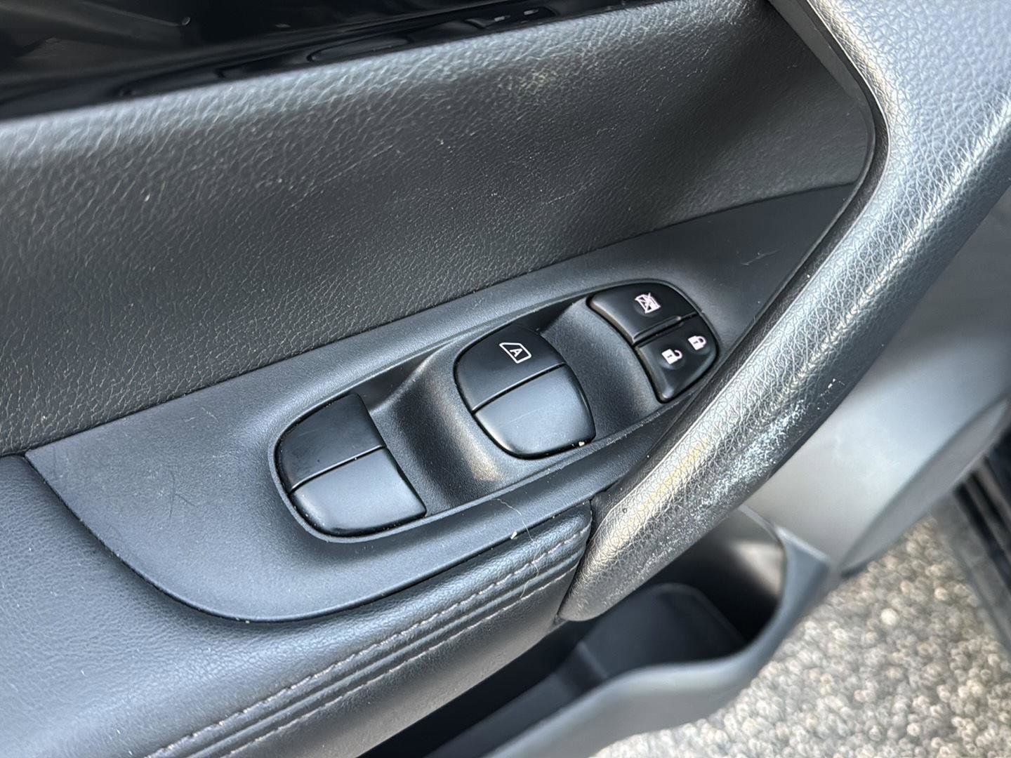 Used 2021 Nissan Rogue Sport SV image 28