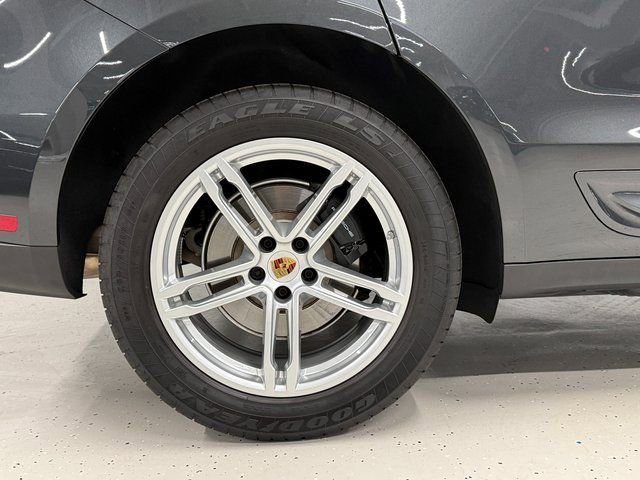 Certified 2025 Porsche Macan AWD/4WD image 14