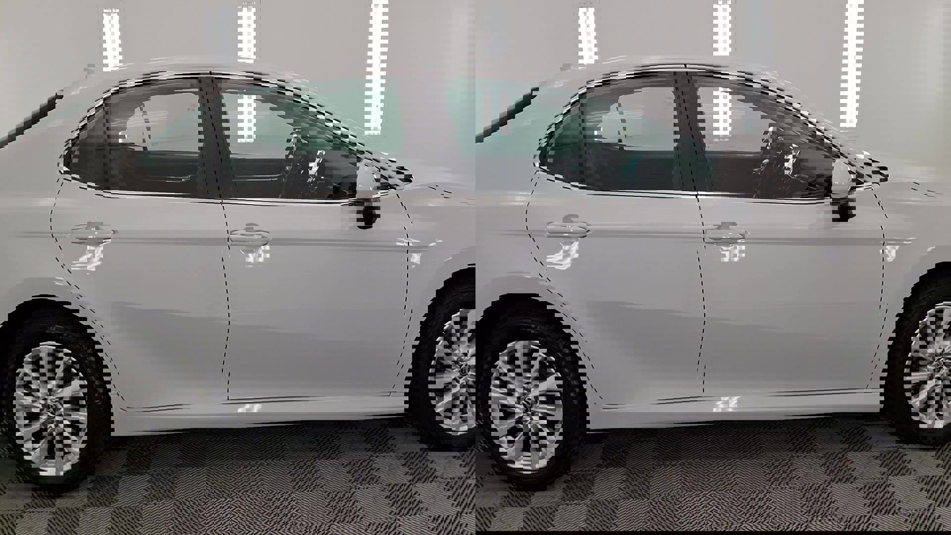 Used 2024 Toyota Camry LE image 5