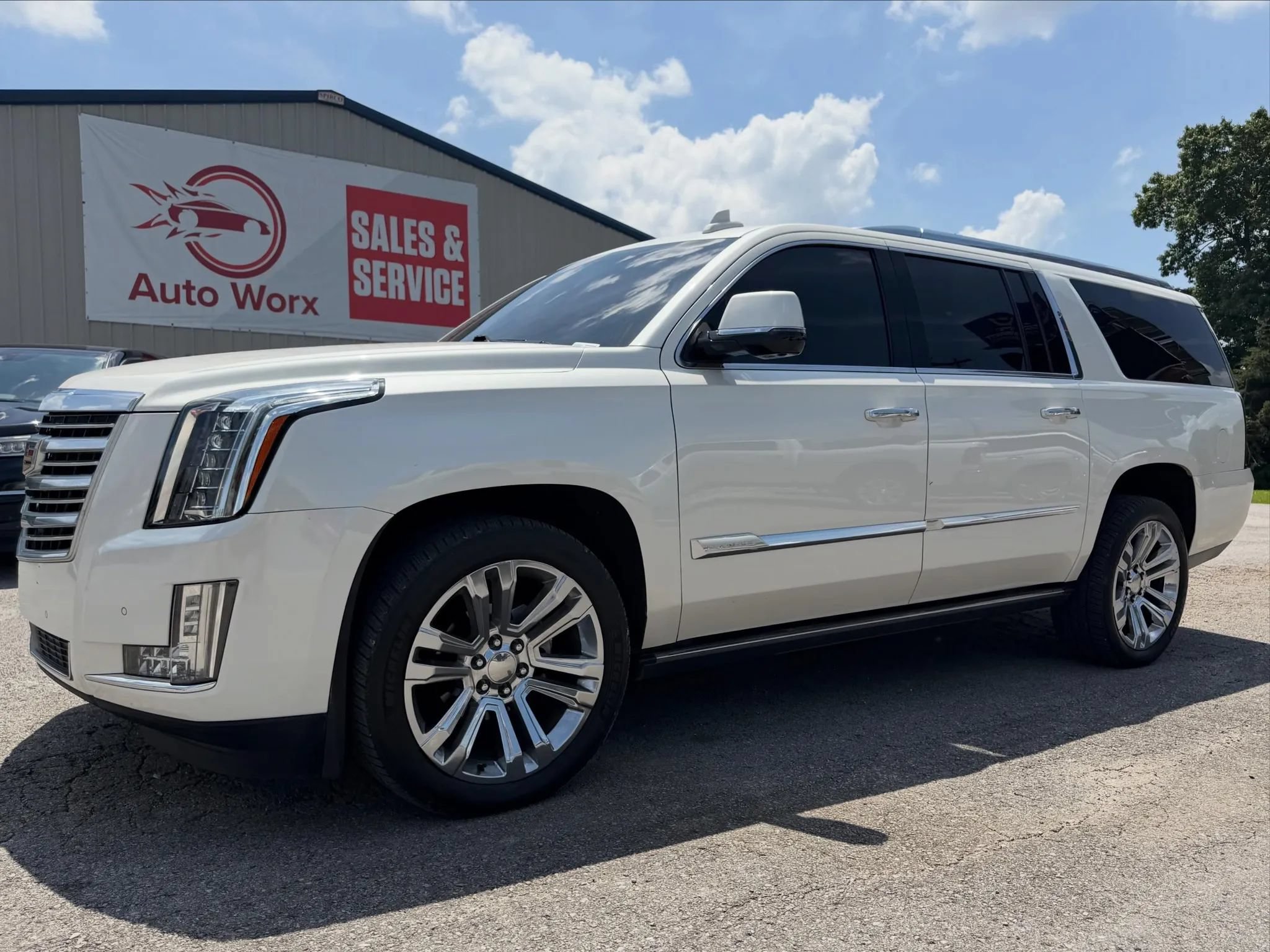 Used 2015 Cadillac Escalade ESV Platinum AWD/4WD image 2