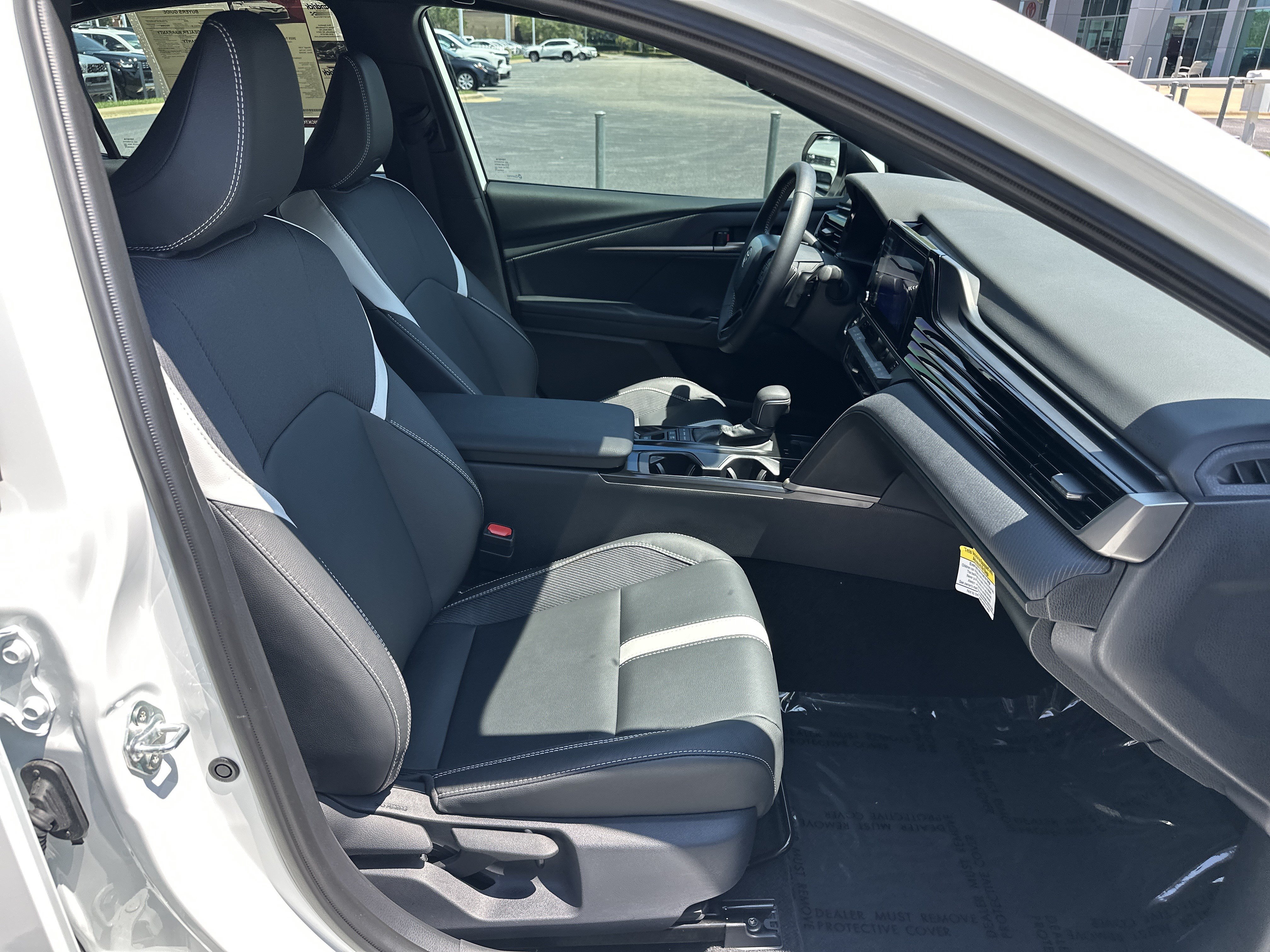 Used 2025 Toyota Camry SE FWD image 33