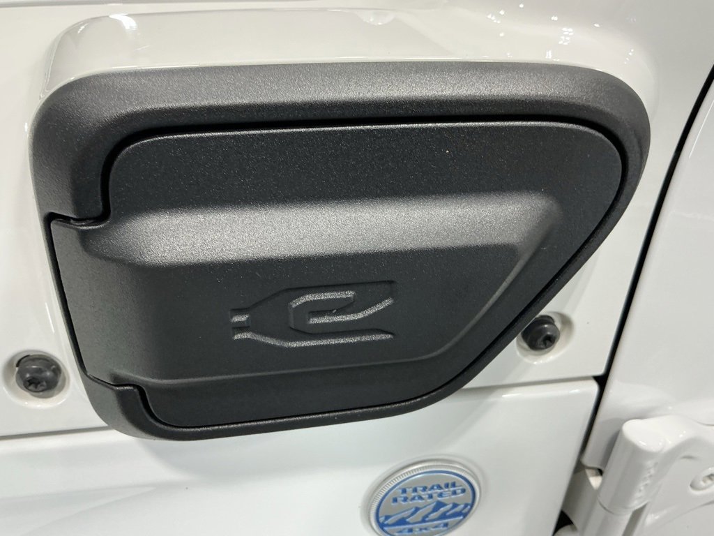 Used 2022 Jeep Wrangler Unlimited Sahara w/ Cold Weather Group image 6