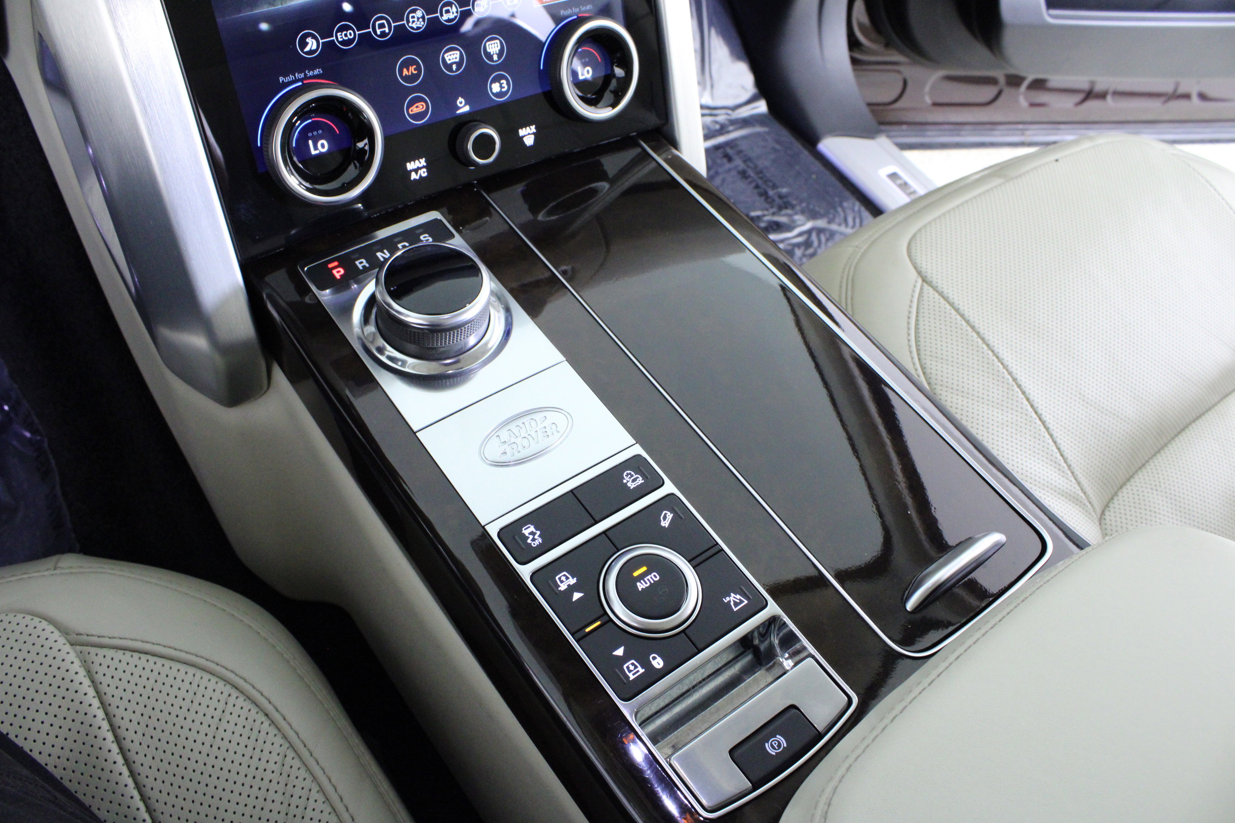 Used 2019 Land Rover Range Rover HSE image 33