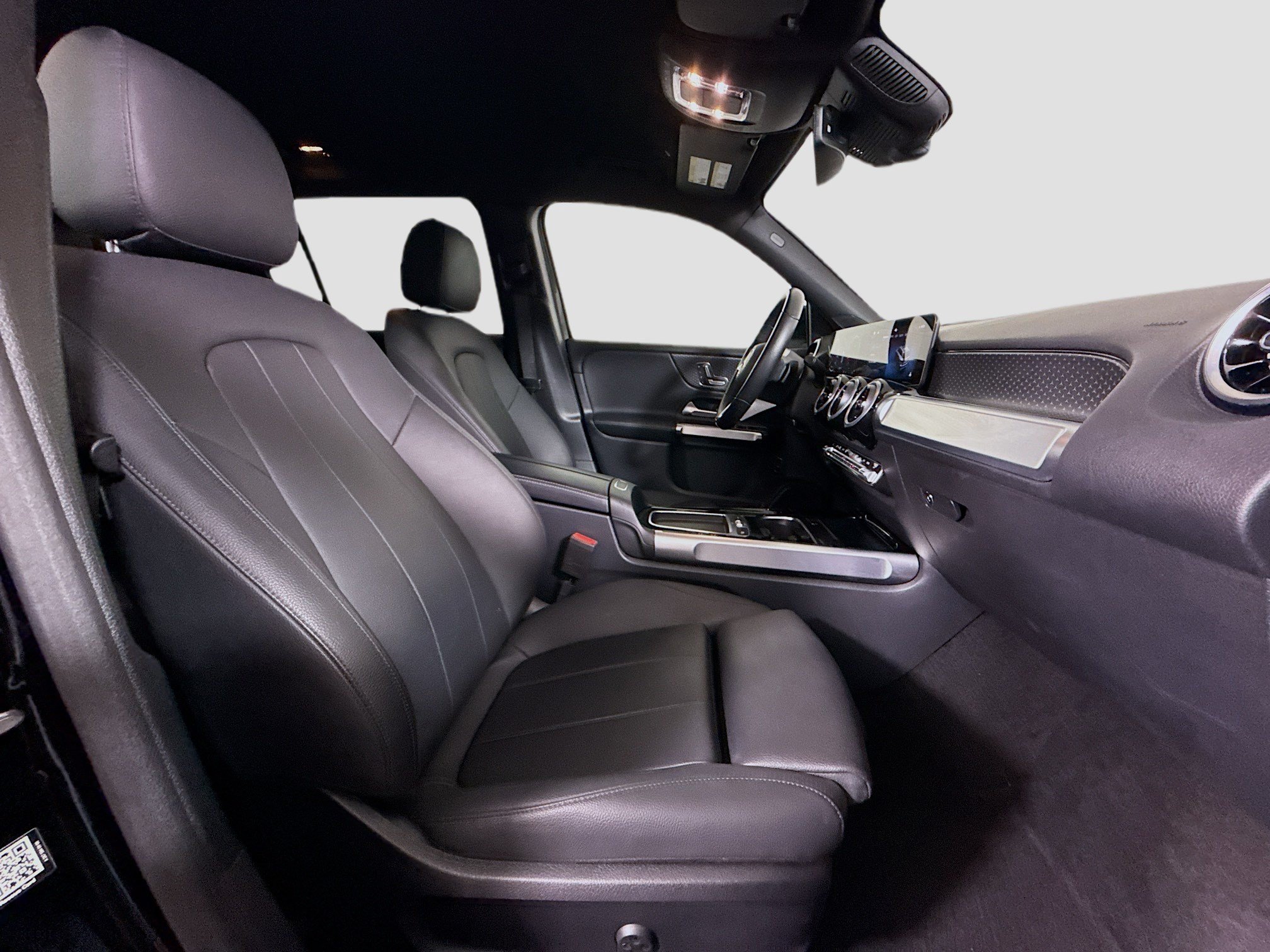 Used 2025 Mercedes-Benz GLB 250 image 29