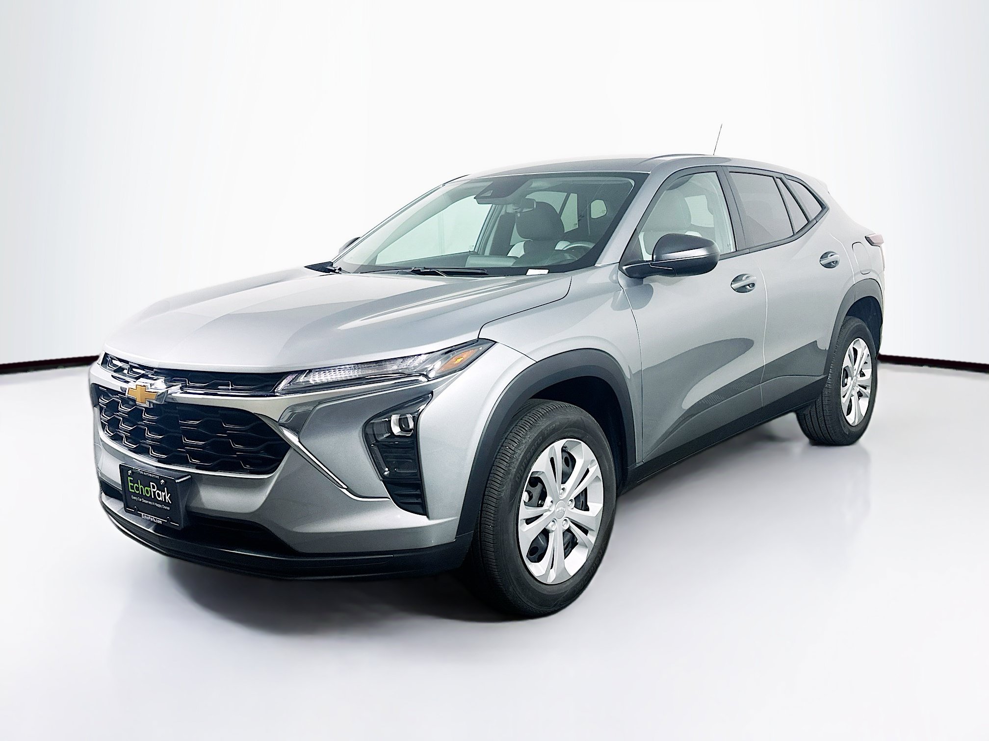 Used 2024 Chevrolet Trax LS FWD image 3