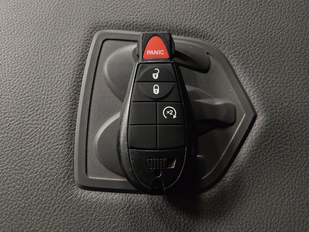 Used 2018 RAM 1500 SLT image 32