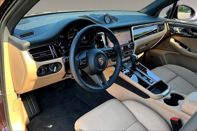 Used 2026 Porsche Macan AWD/4WD image 17