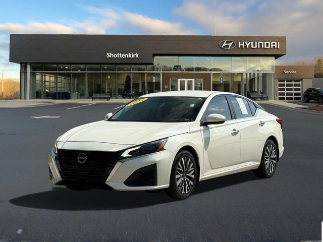 Used 2023 Nissan Altima 2.5 SV