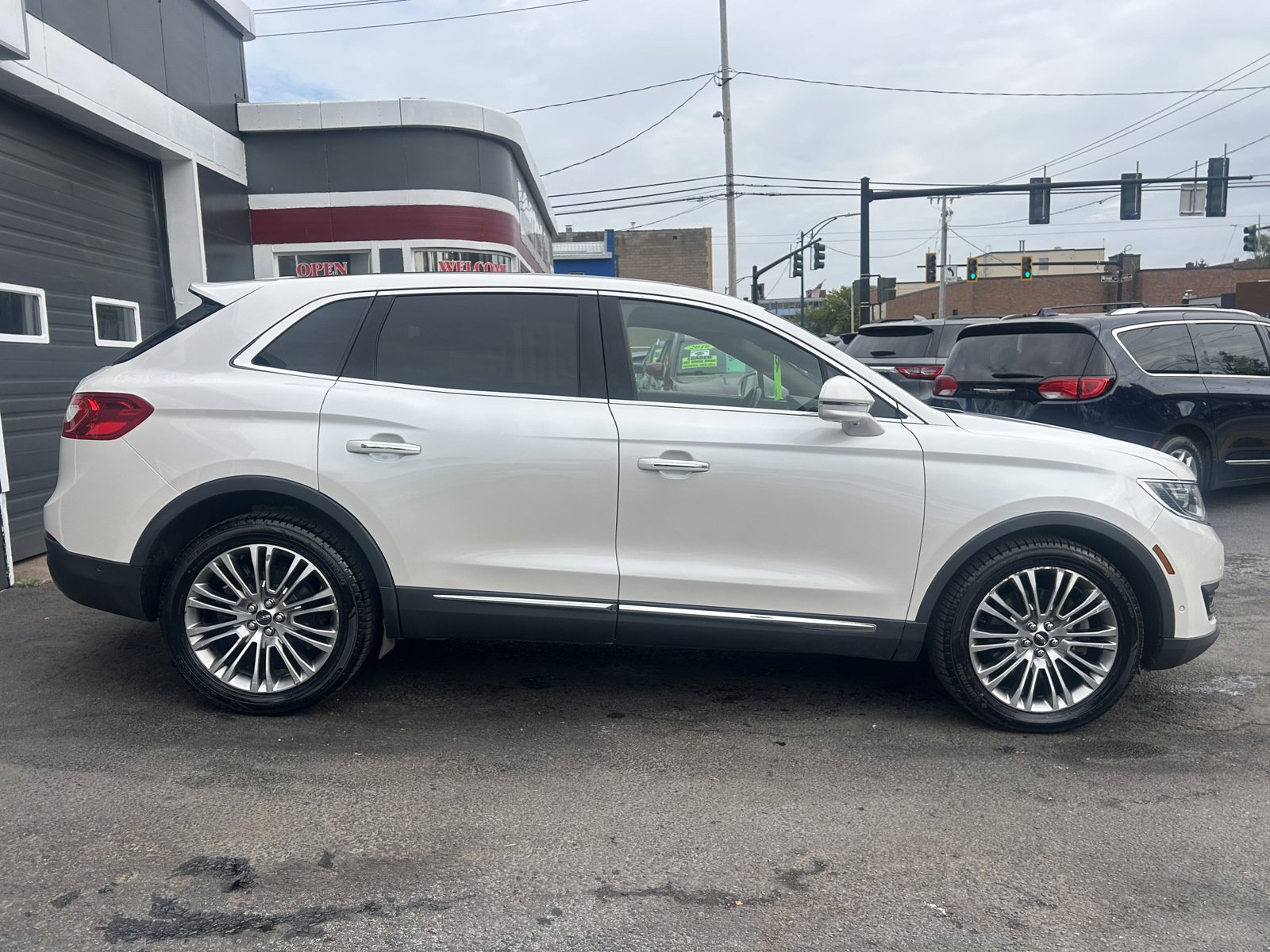 Used 2016 Lincoln MKX Reserve w/ Technology Package image 4