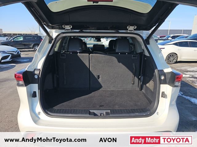 Used 2020 Toyota Highlander LE image 11