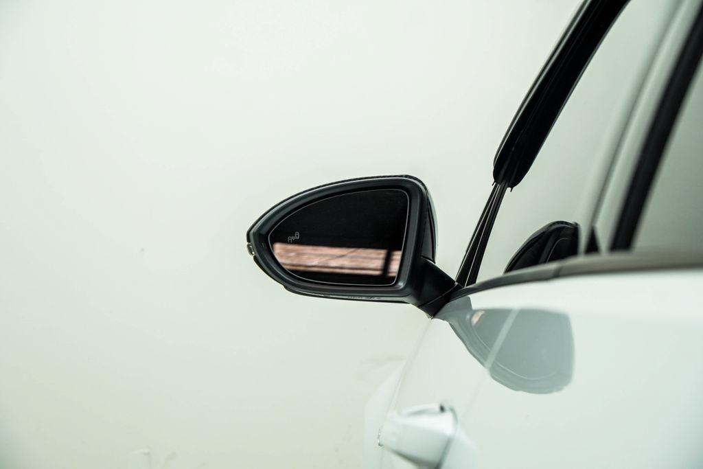 Used 2019 Volkswagen Golf R 4-Door AWD/4WD image 19