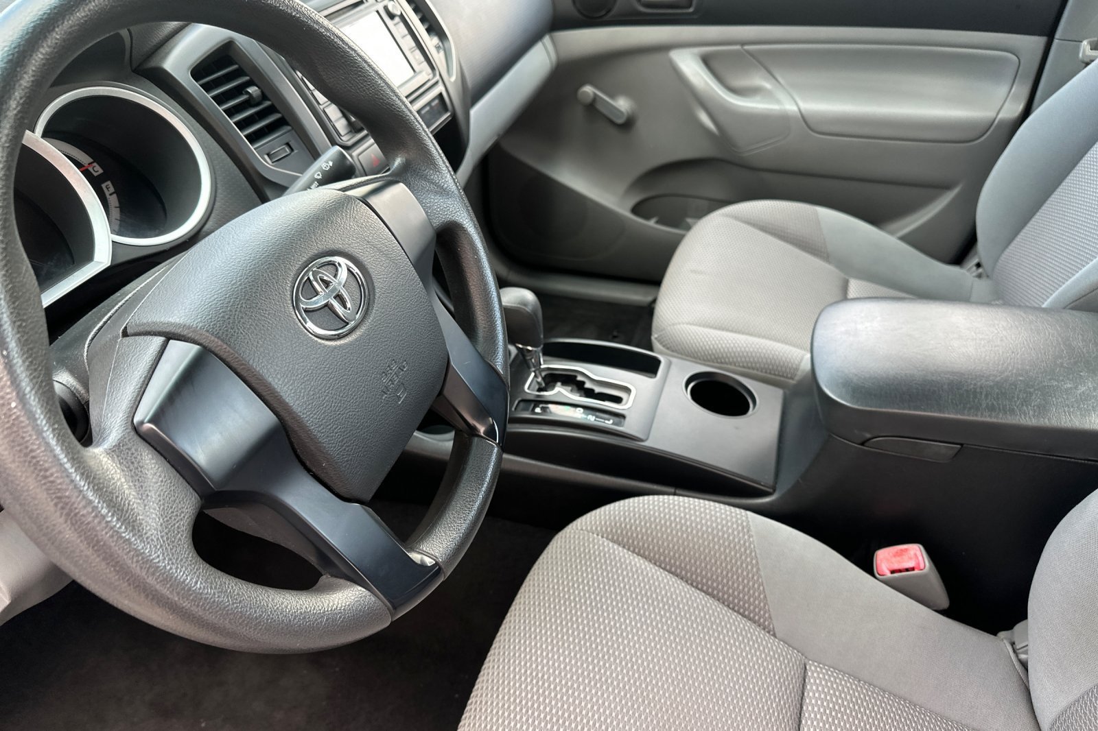 Used 2014 Toyota Tacoma 4x4 Regular Cab image 9