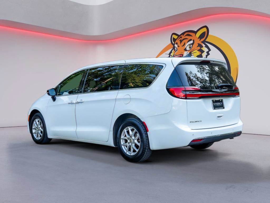 Used 2025 Chrysler Pacifica Select FWD image 8