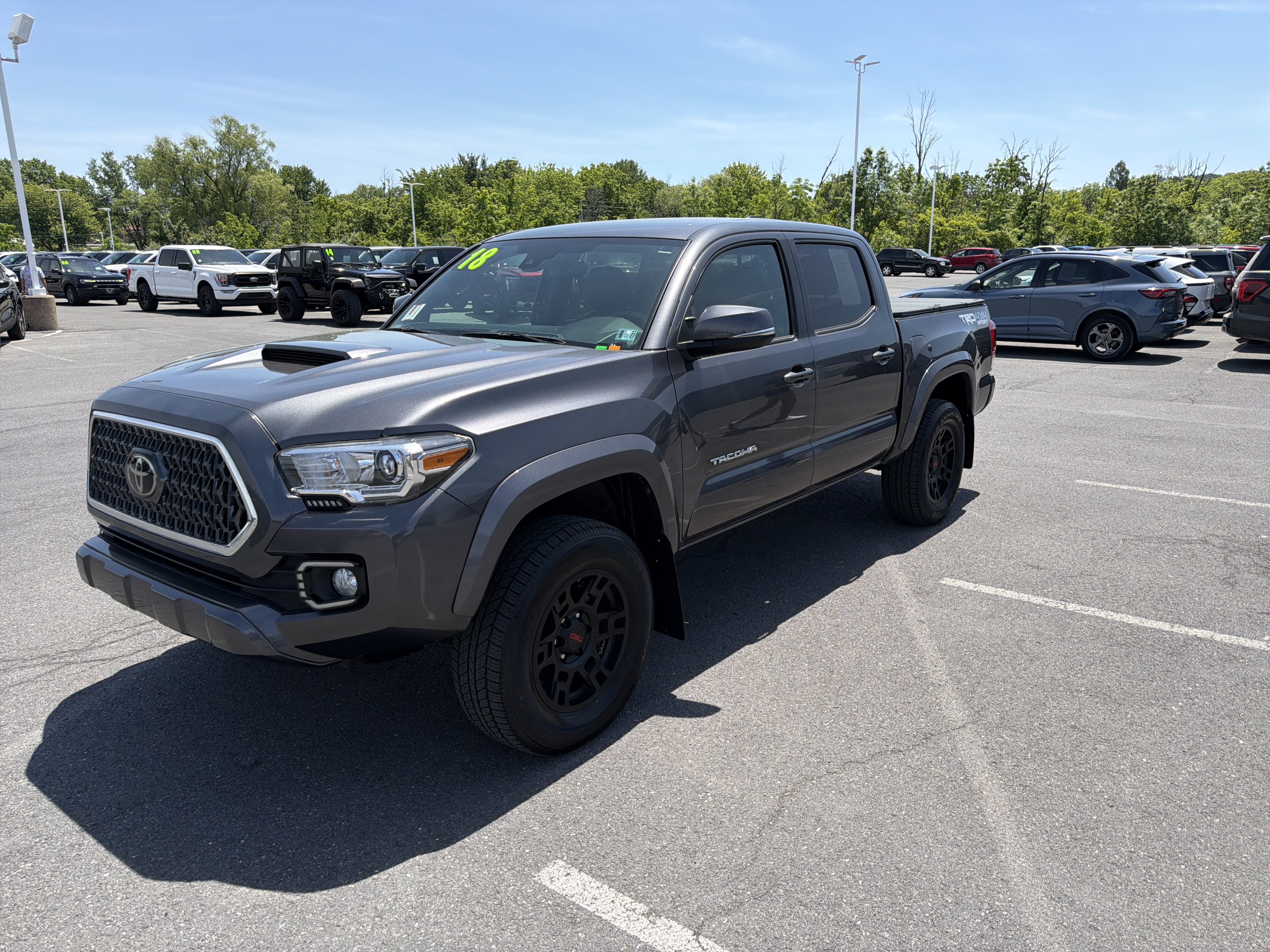 Used 2018 Toyota Tacoma TRD Sport AWD/4WD image 8