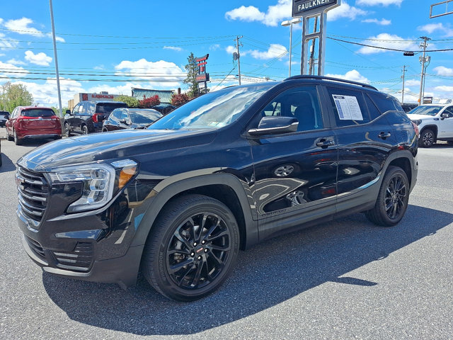 Used 2023 GMC Terrain SLE w/ Driver Convenience Package AWD/4WD image 3
