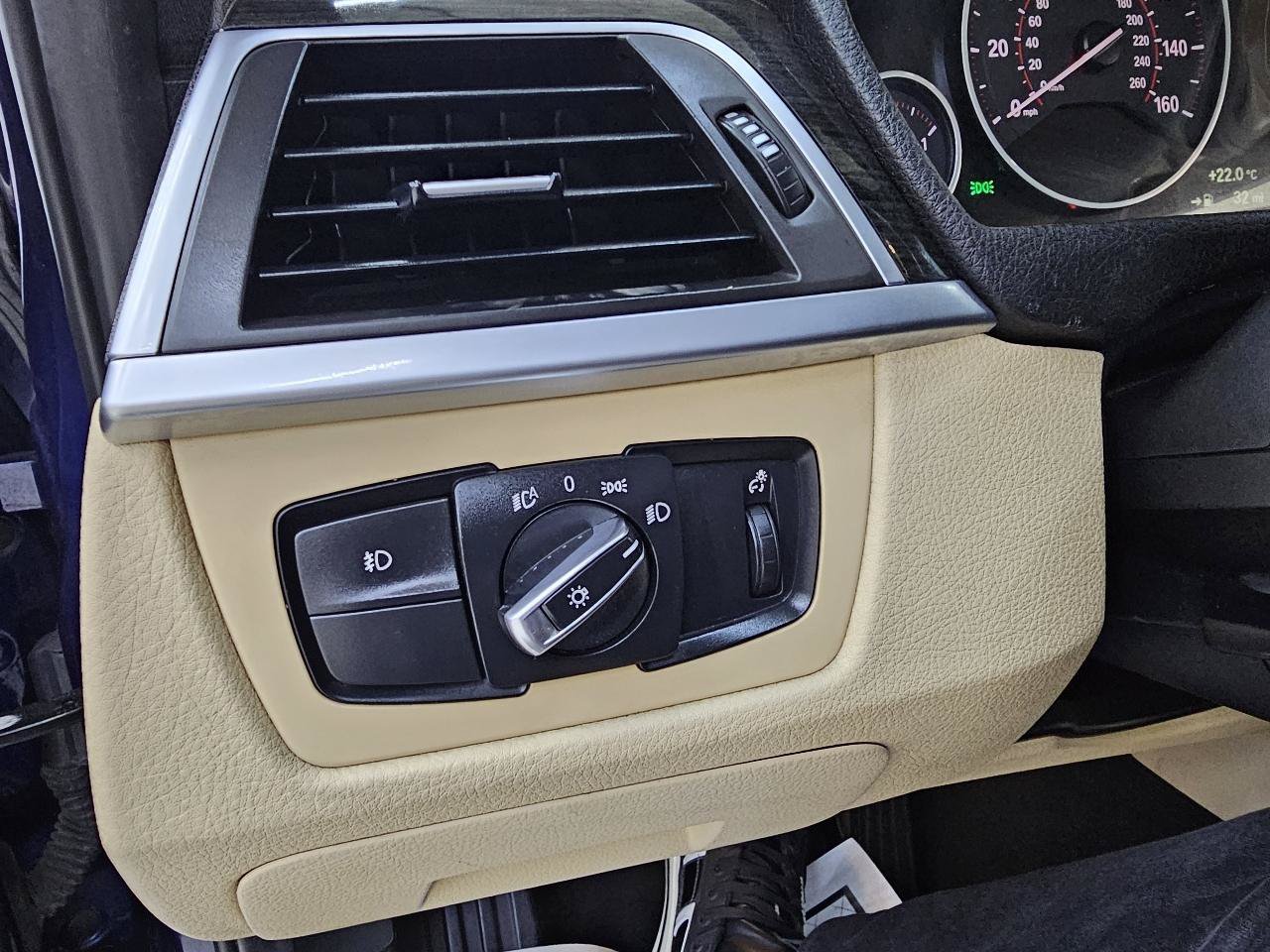 Used 2017 BMW 330i xDrive Sedan AWD/4WD image 35